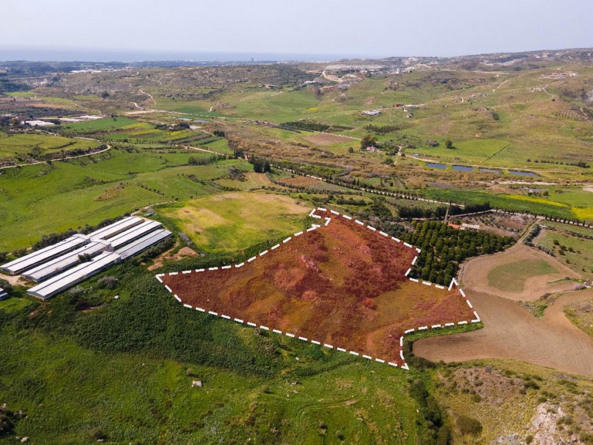 Land in Agia Varvara - Image 3