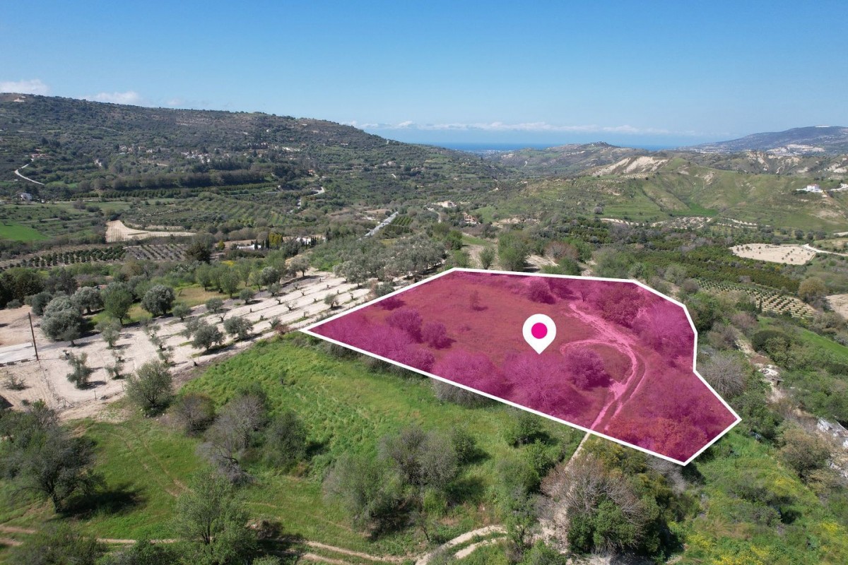 Land in Giolou - Image 2