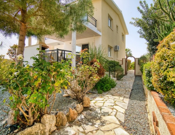 Detached Villa For Sale  in  Peyia