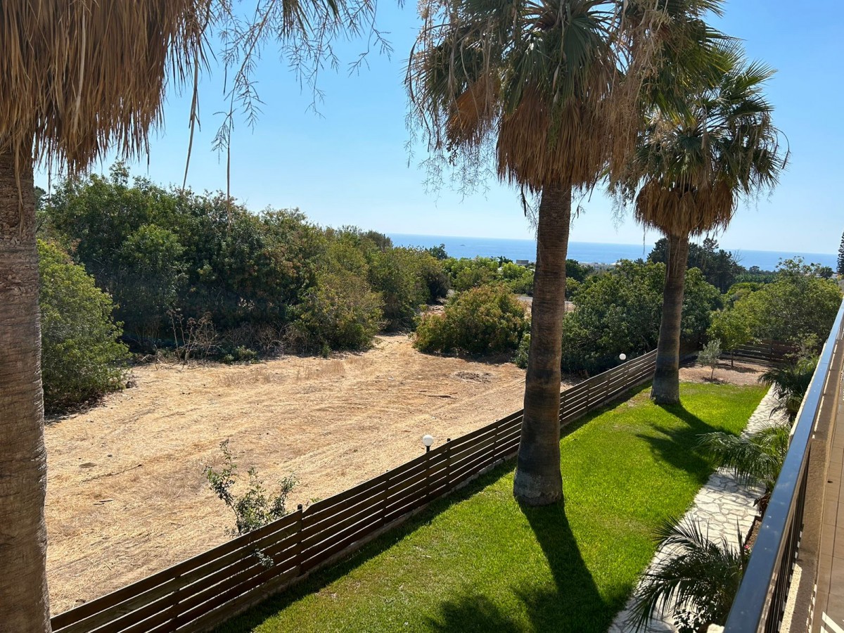 Hotel For Sale  in  Kissonerga