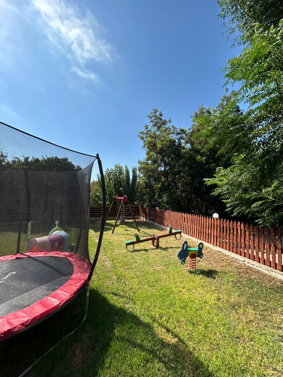 Hotel For Sale  in  Kissonerga