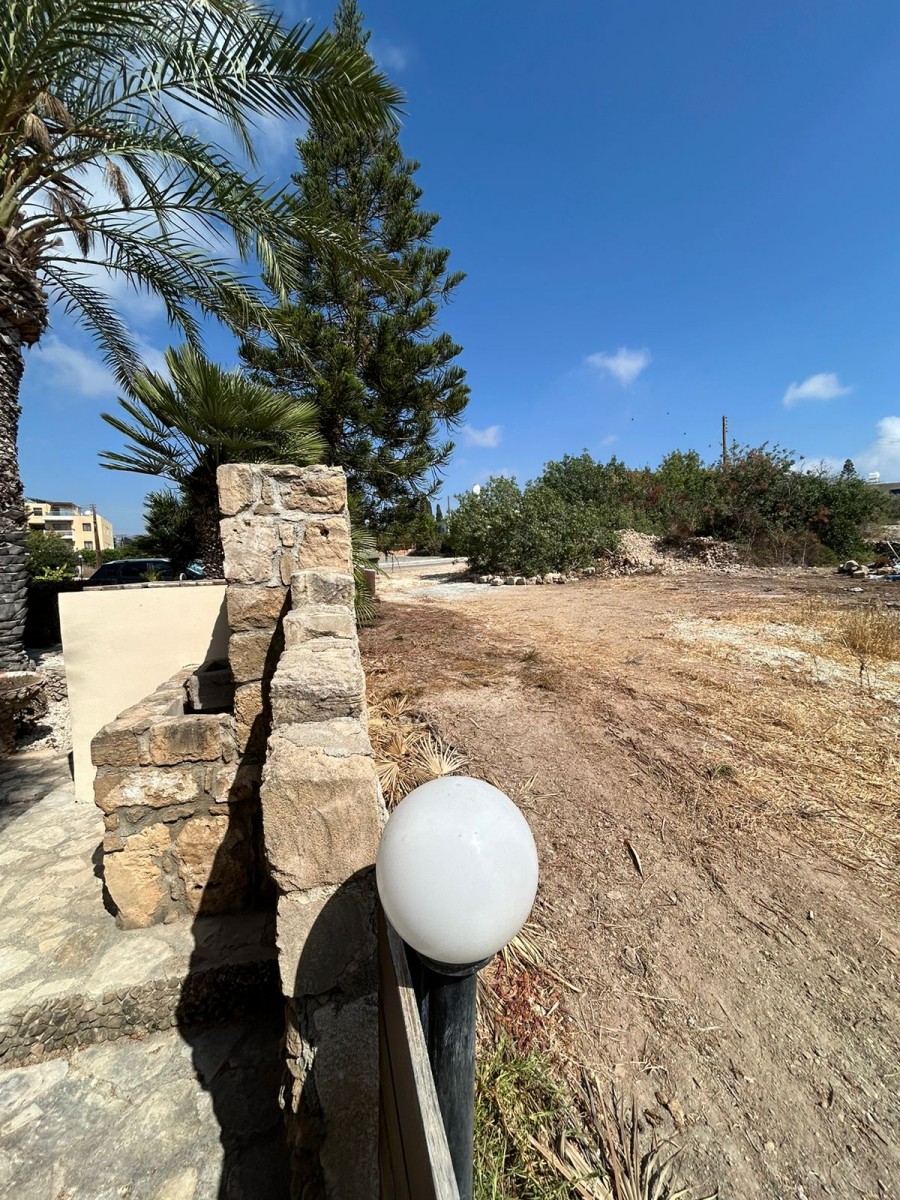 Hotel For Sale  in  Kissonerga