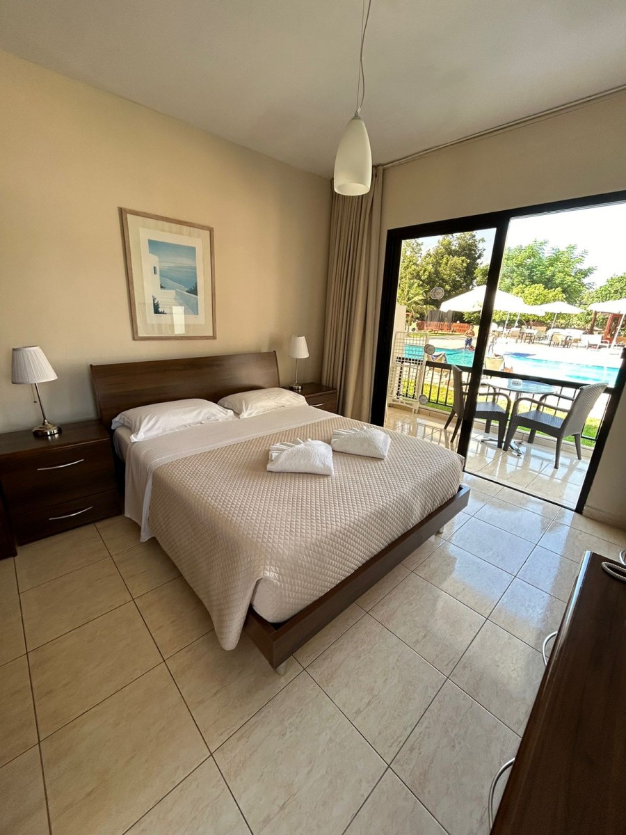 Hotel For Sale  in  Kissonerga
