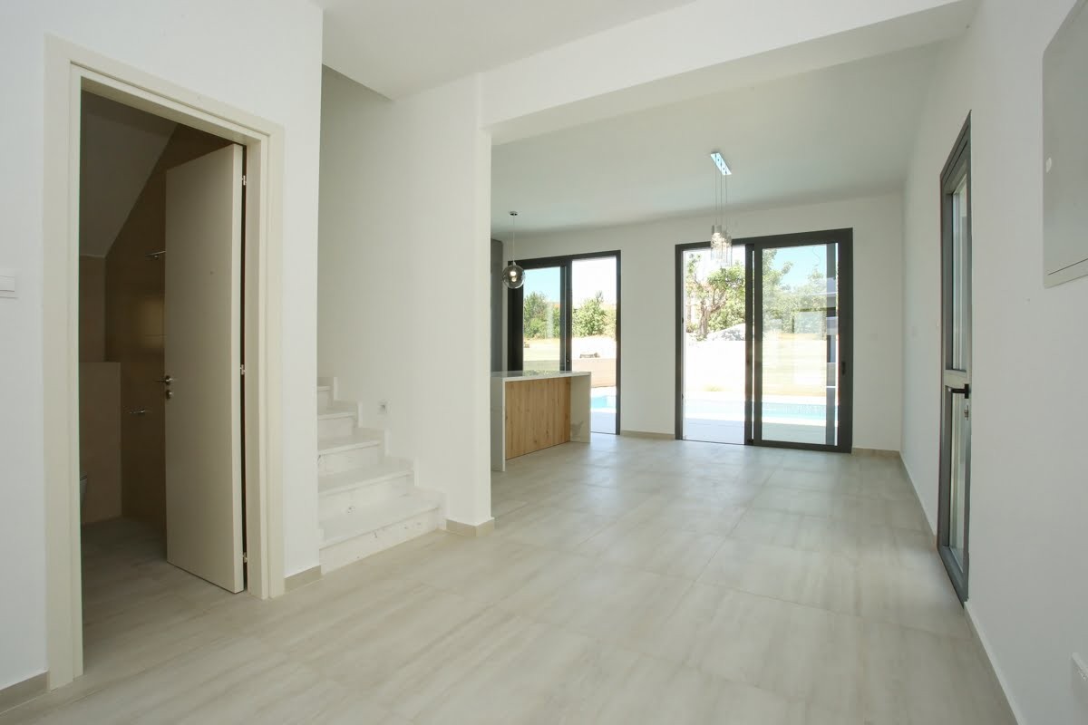 Semi Detached Villa For Sale  in  Mesogi