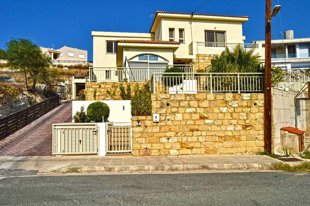 Detached Villa For Sale  in  Geroskipou