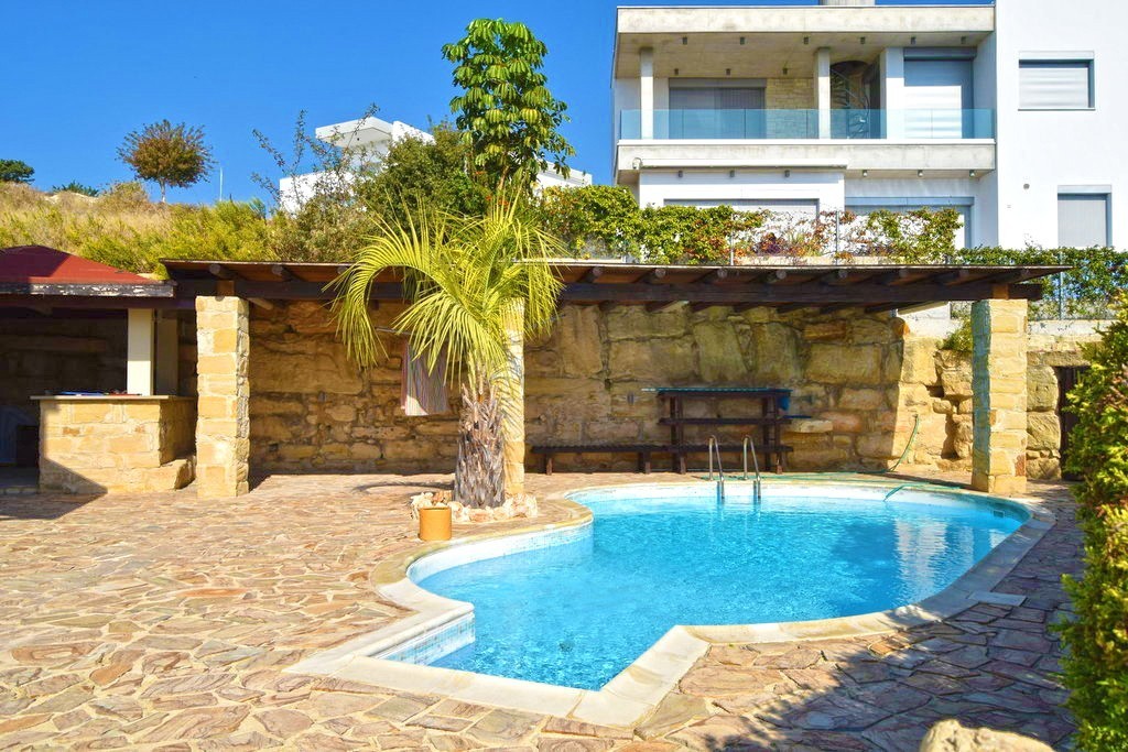 Detached Villa For Sale  in  Geroskipou