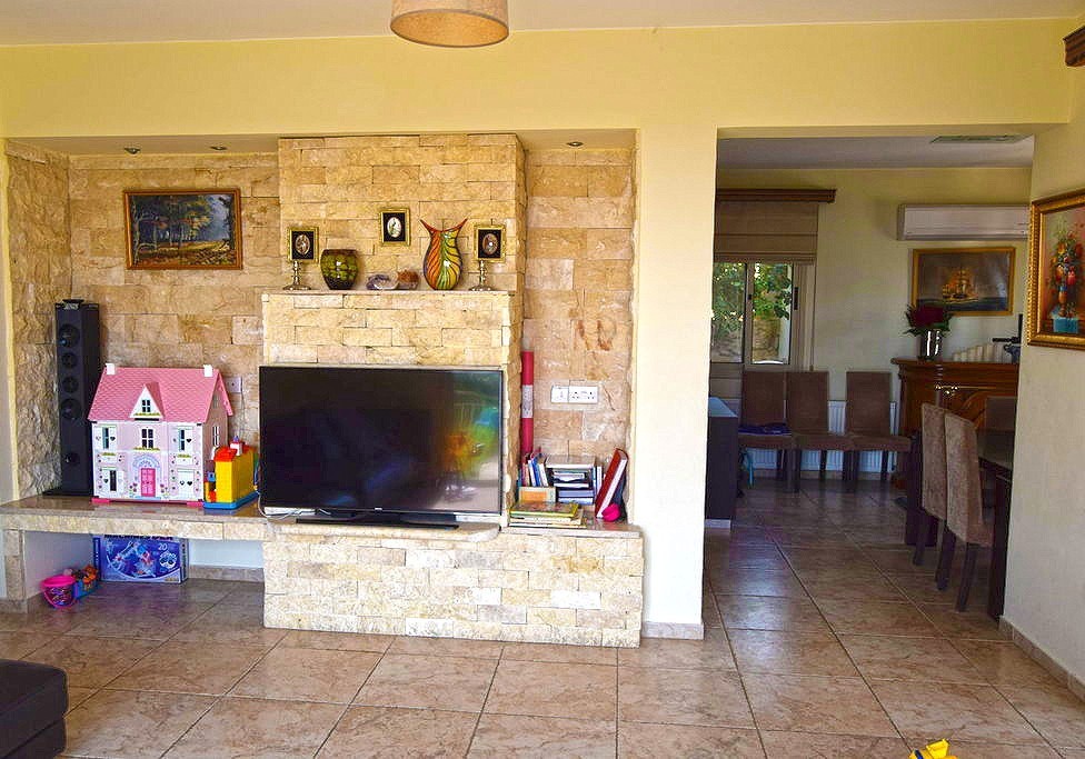 Detached Villa For Sale  in  Geroskipou