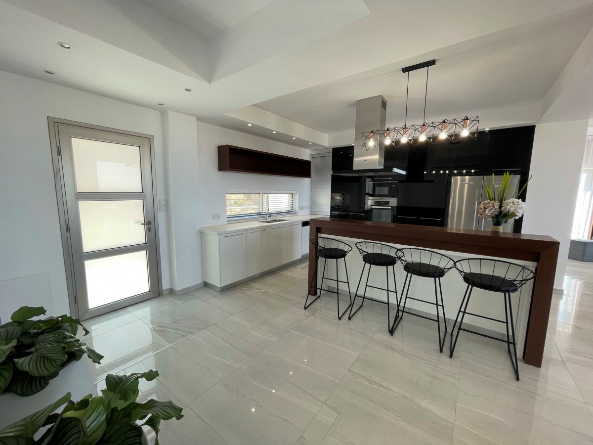 Detached Villa For Sale  in  Geroskipou