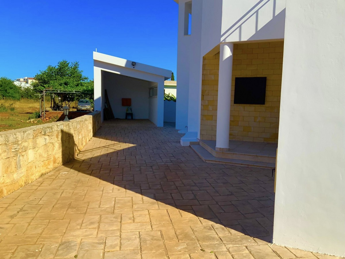 Detached Villa For Sale  in  Drouseia