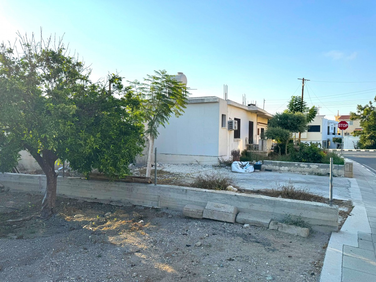 Bungalow For Sale  in  Chlorakas