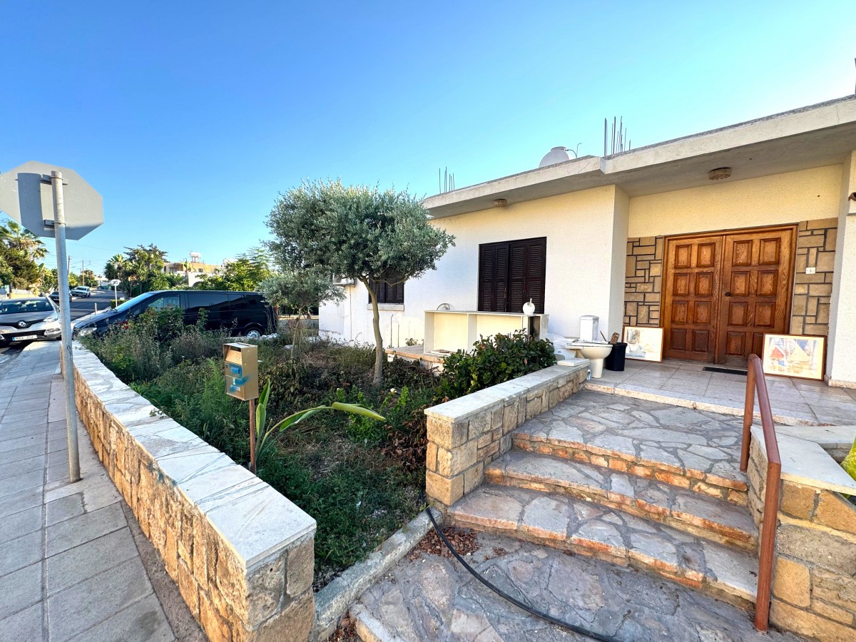 Chlorakas, Paphos Bungalow For Sale | DT3624