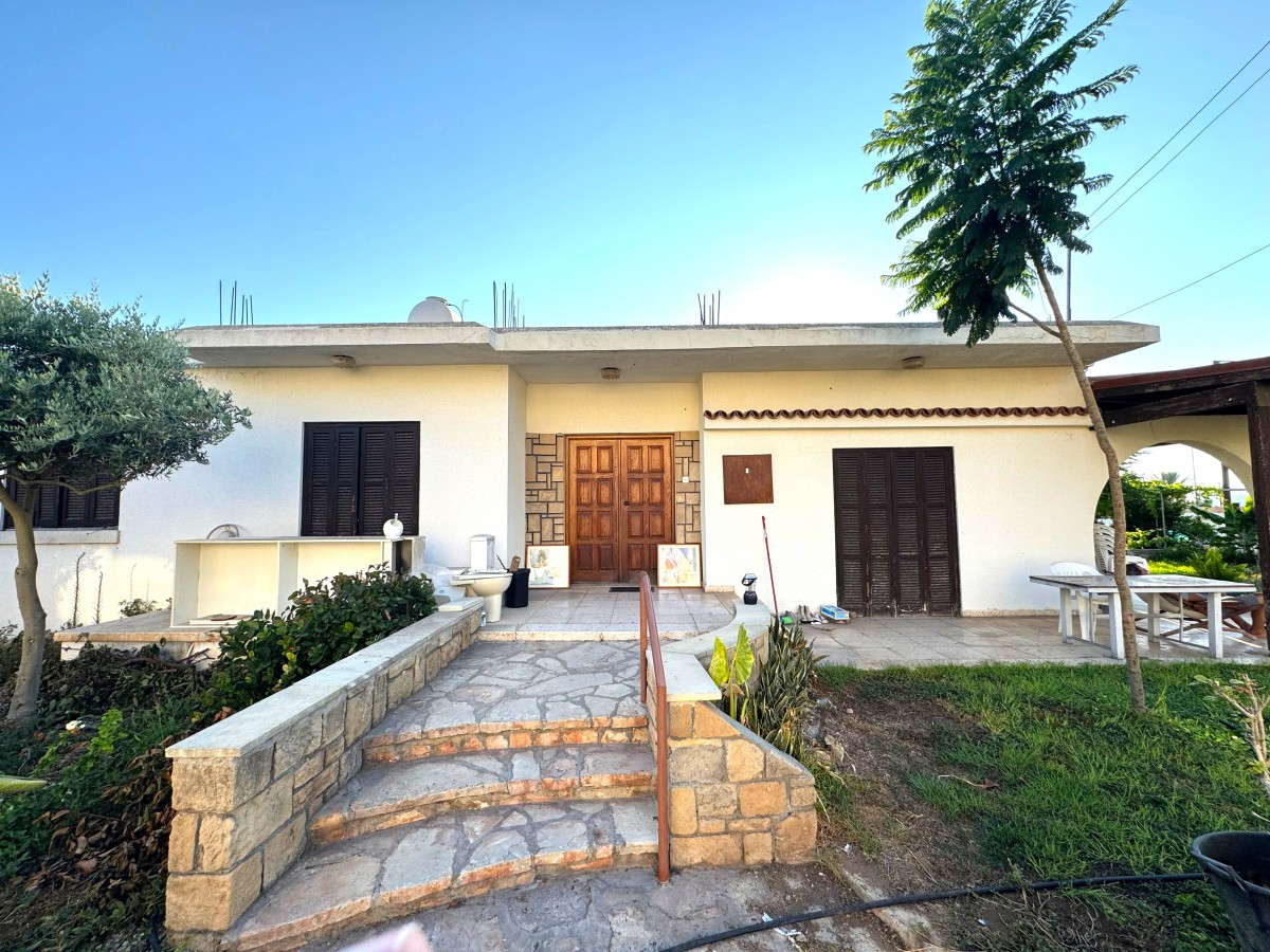 Bungalow For Sale  in  Chlorakas