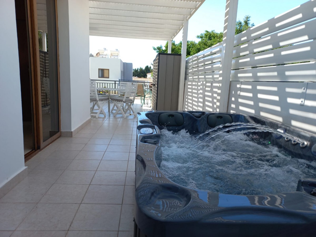 Building For Sale  in  Kato Paphos - Universal