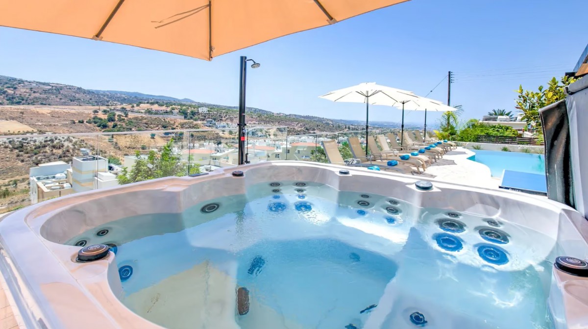 Detached Villa For Sale  in  Peyia