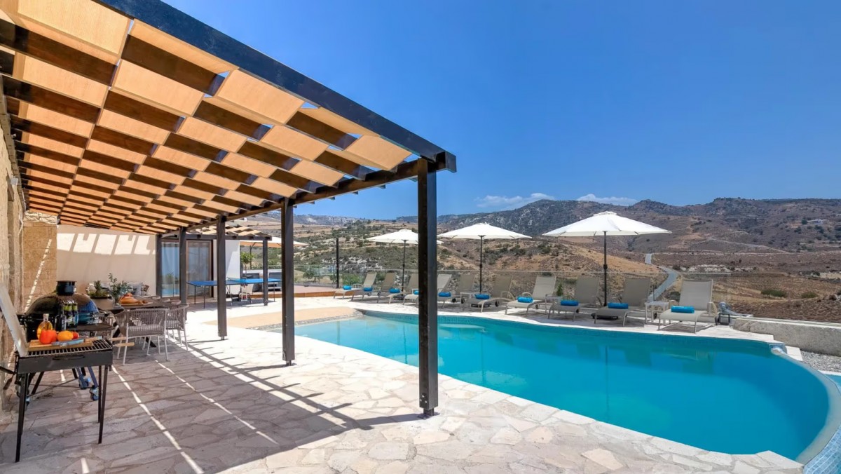 Detached Villa For Sale  in  Peyia