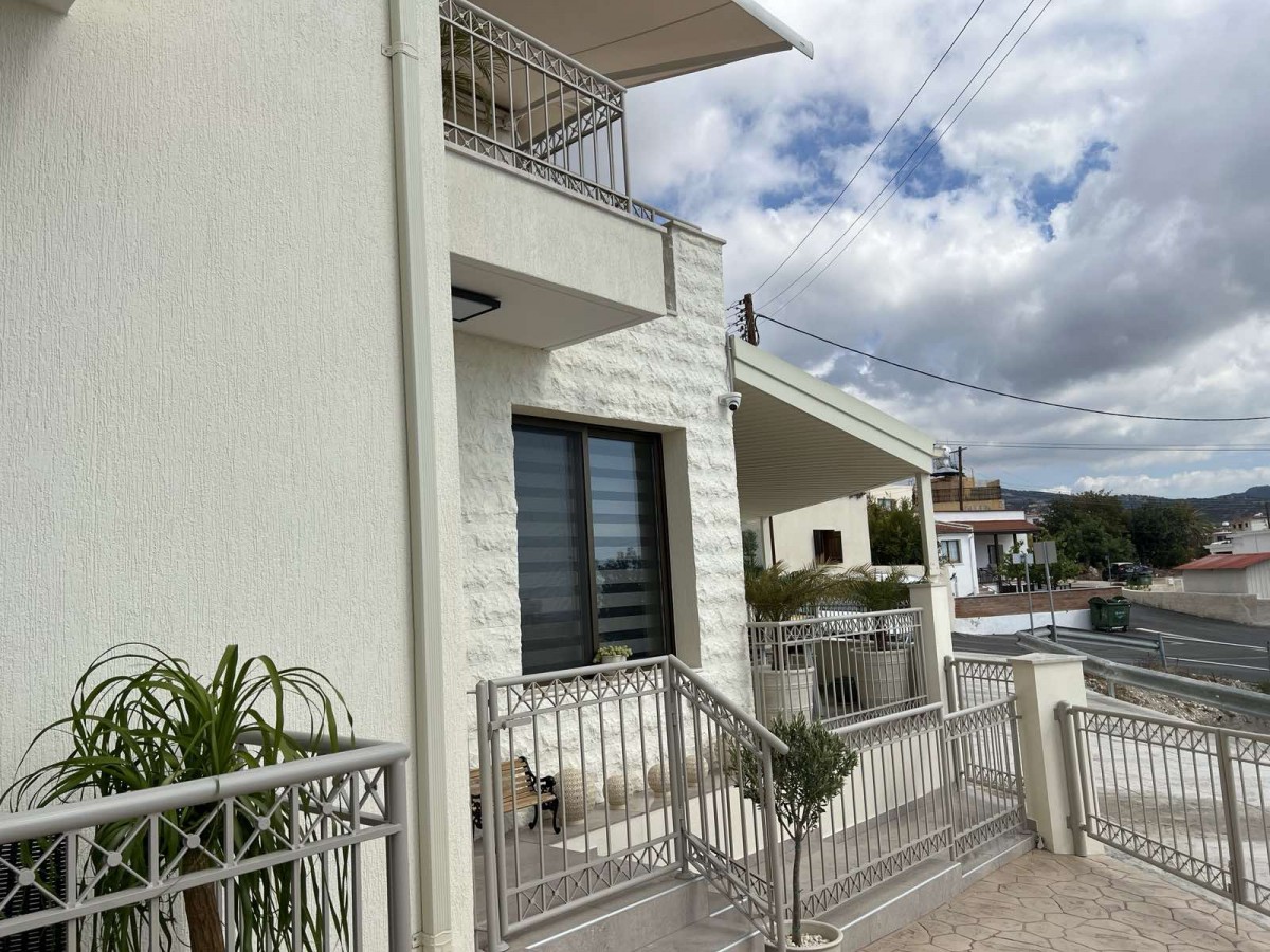 Semi Detached Villa For Sale  in  Peyia