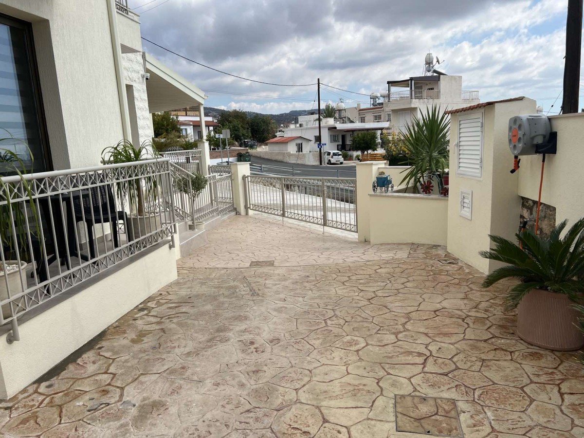 Semi Detached Villa For Sale  in  Peyia