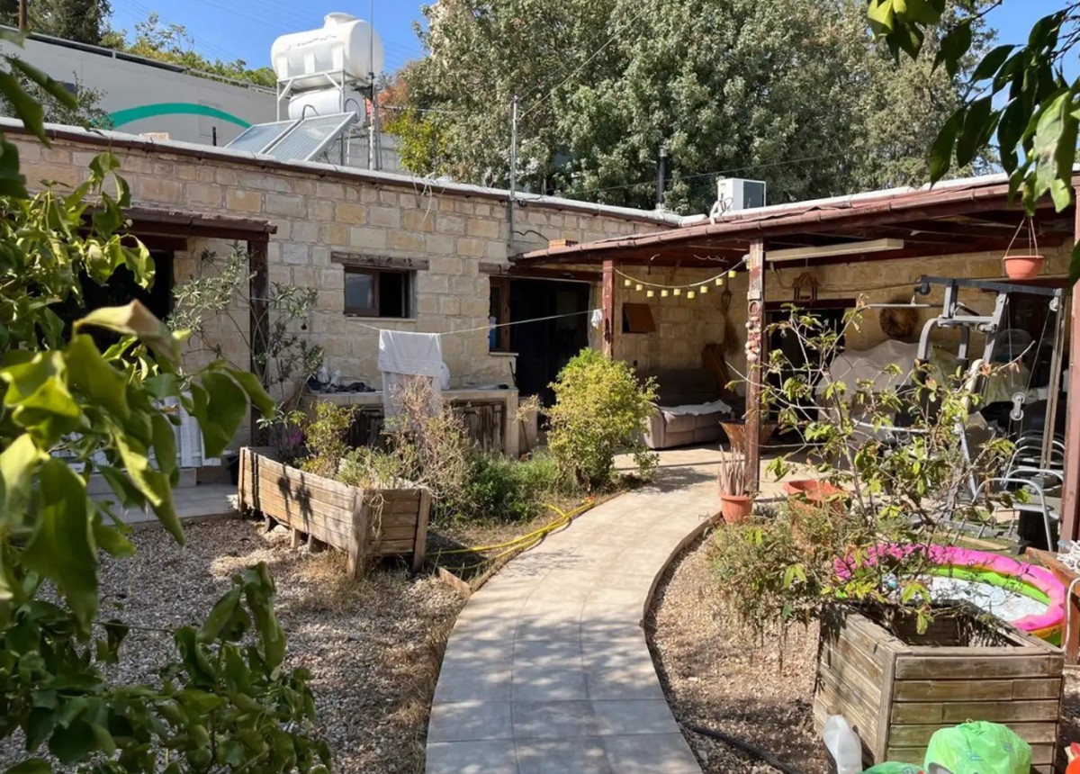 Nata, Paphos Traditional House For Sale | DT4021