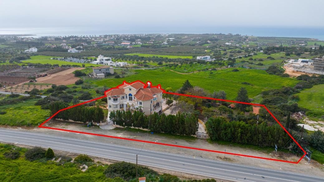 Detached Villa For Sale  in  Peyia