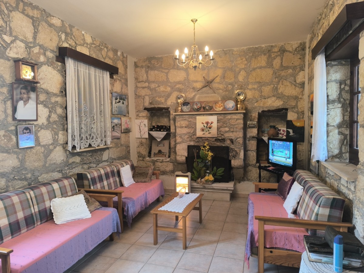 Traditional House For Sale  in  Akourdaleia Pano
