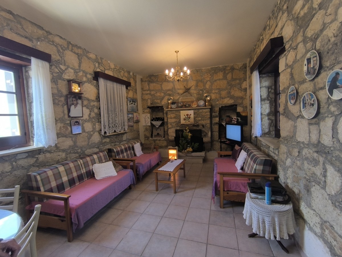 Traditional House For Sale  in  Akourdaleia Pano
