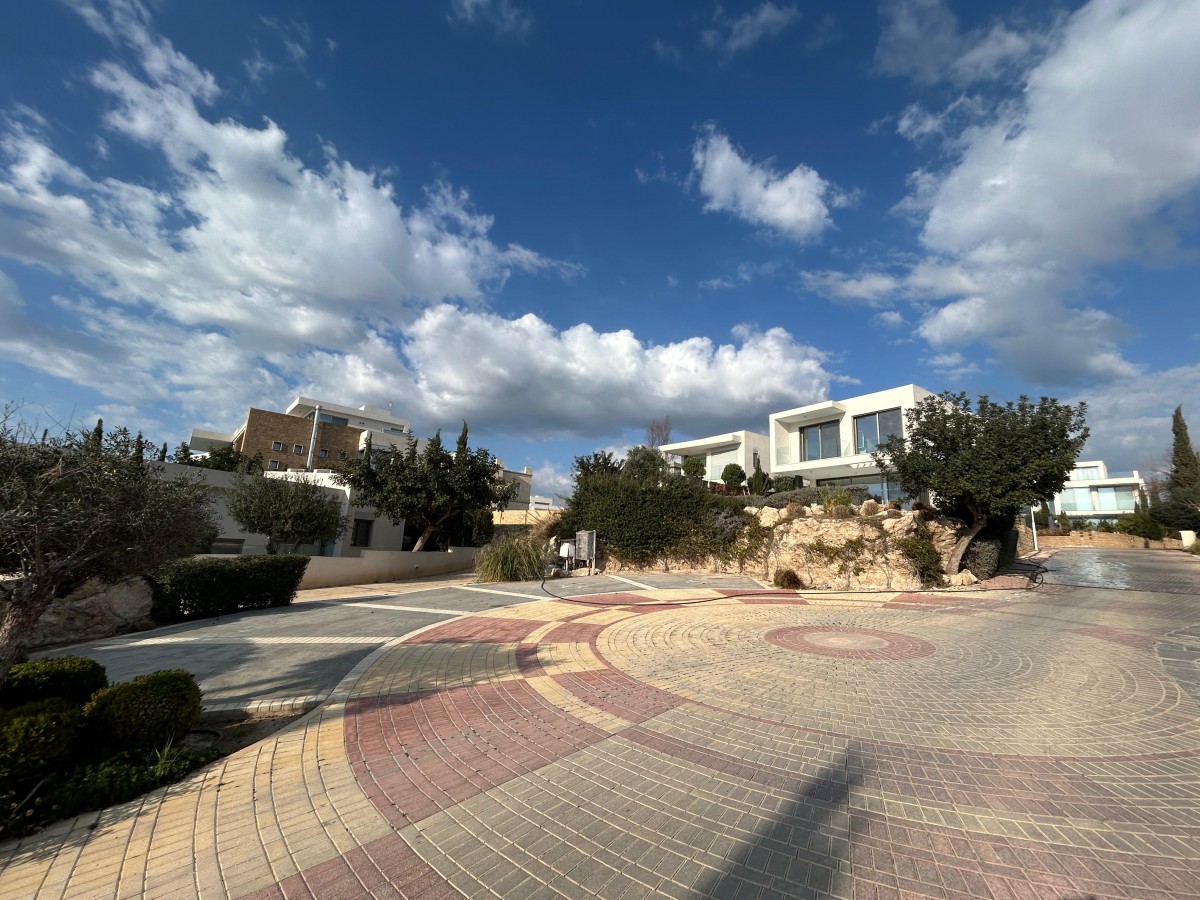 Detached Villa For Sale  in  Chlorakas