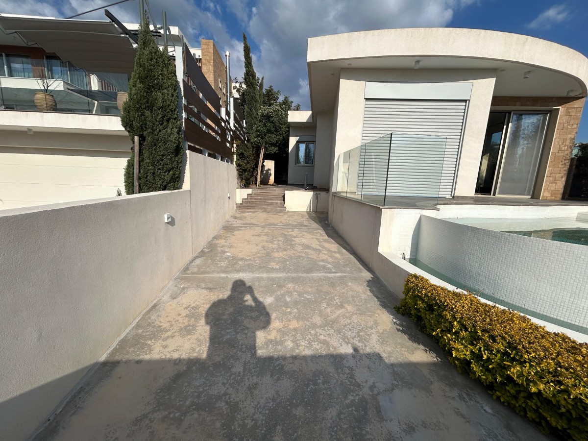 Detached Villa For Sale  in  Chlorakas