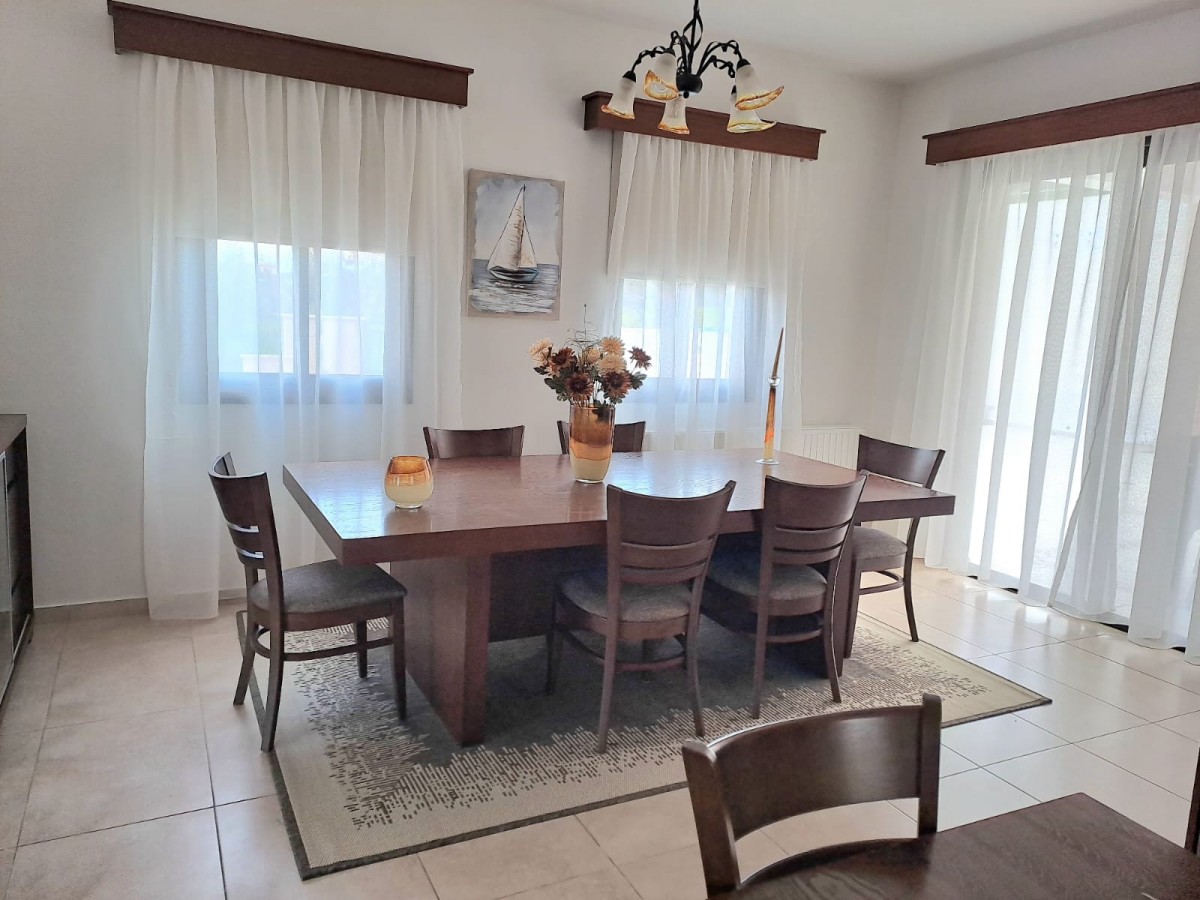Detached Villa For Rent  in  Tsada