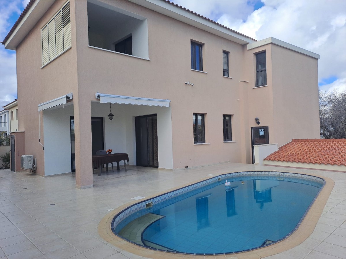 Detached Villa For Rent  in  Tsada