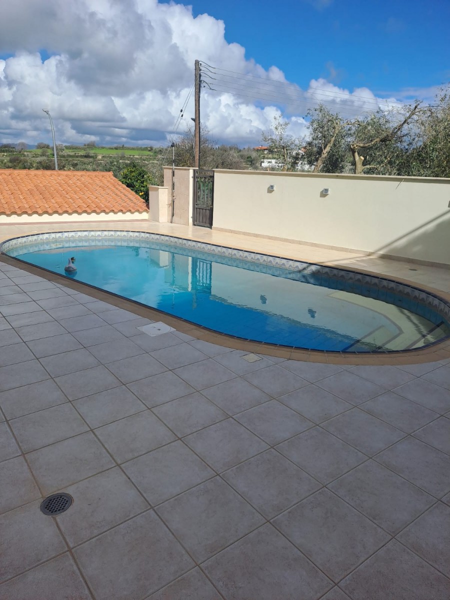Detached Villa For Rent  in  Tsada