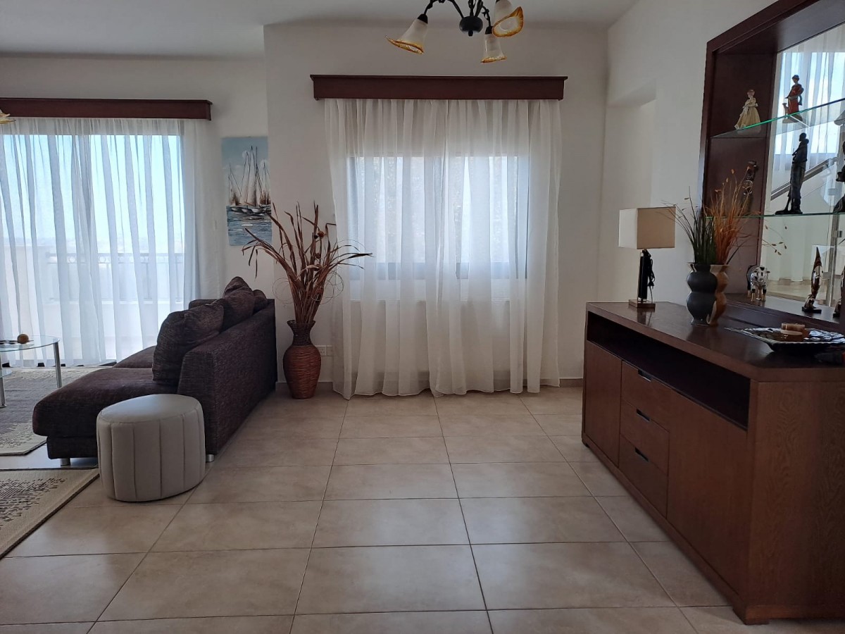 Detached Villa For Rent  in  Tsada