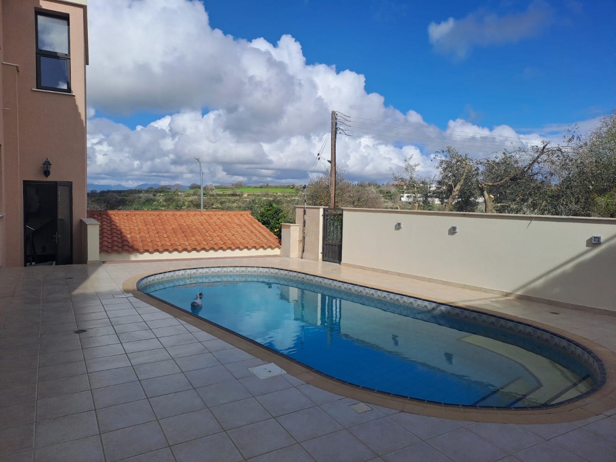 Detached Villa For Rent  in  Tsada