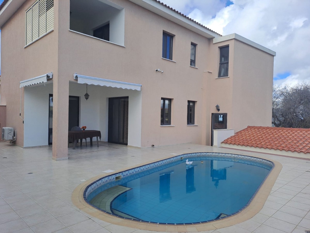 Detached Villa For Rent  in  Tsada