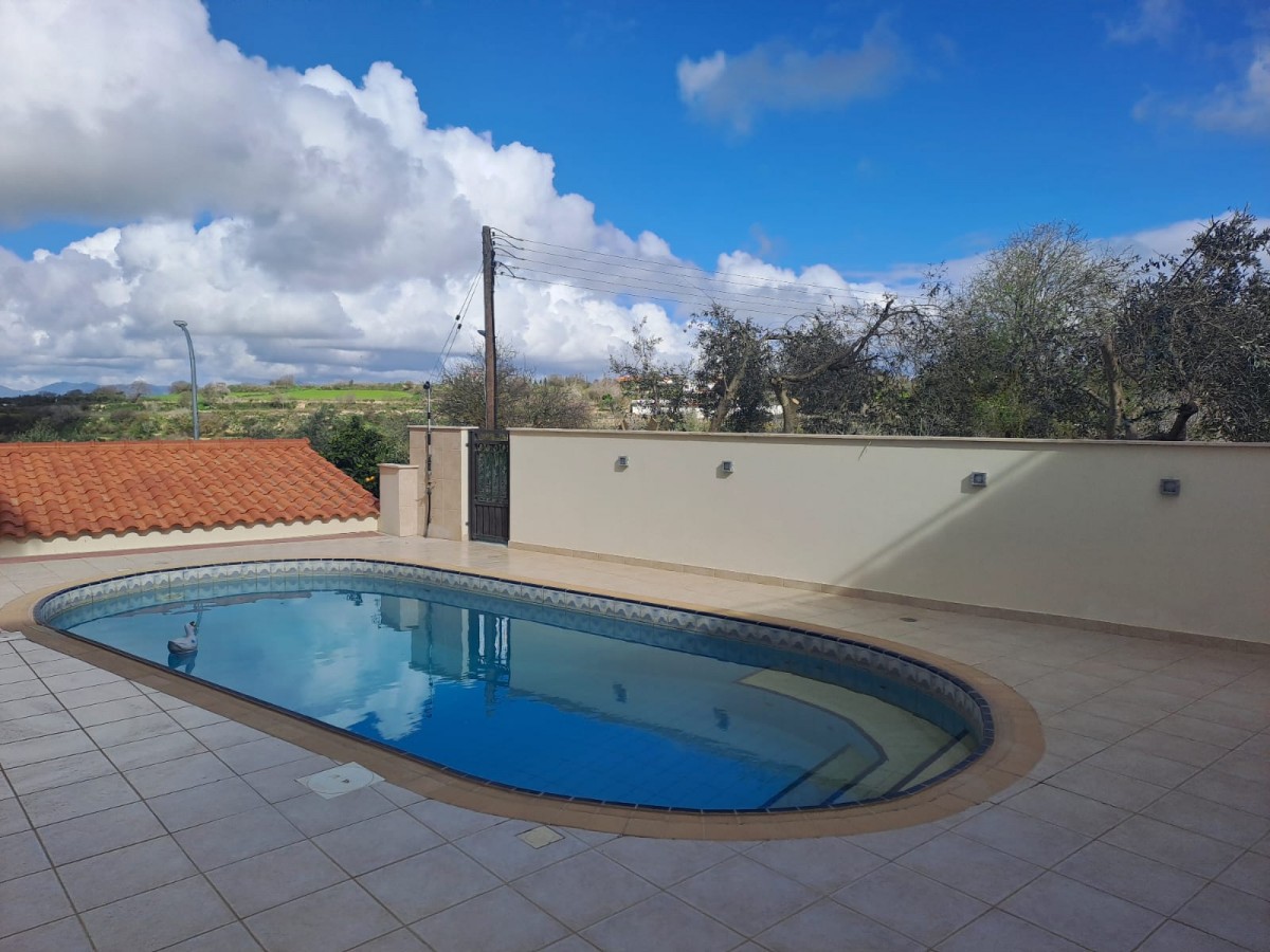 Detached Villa For Rent  in  Tsada