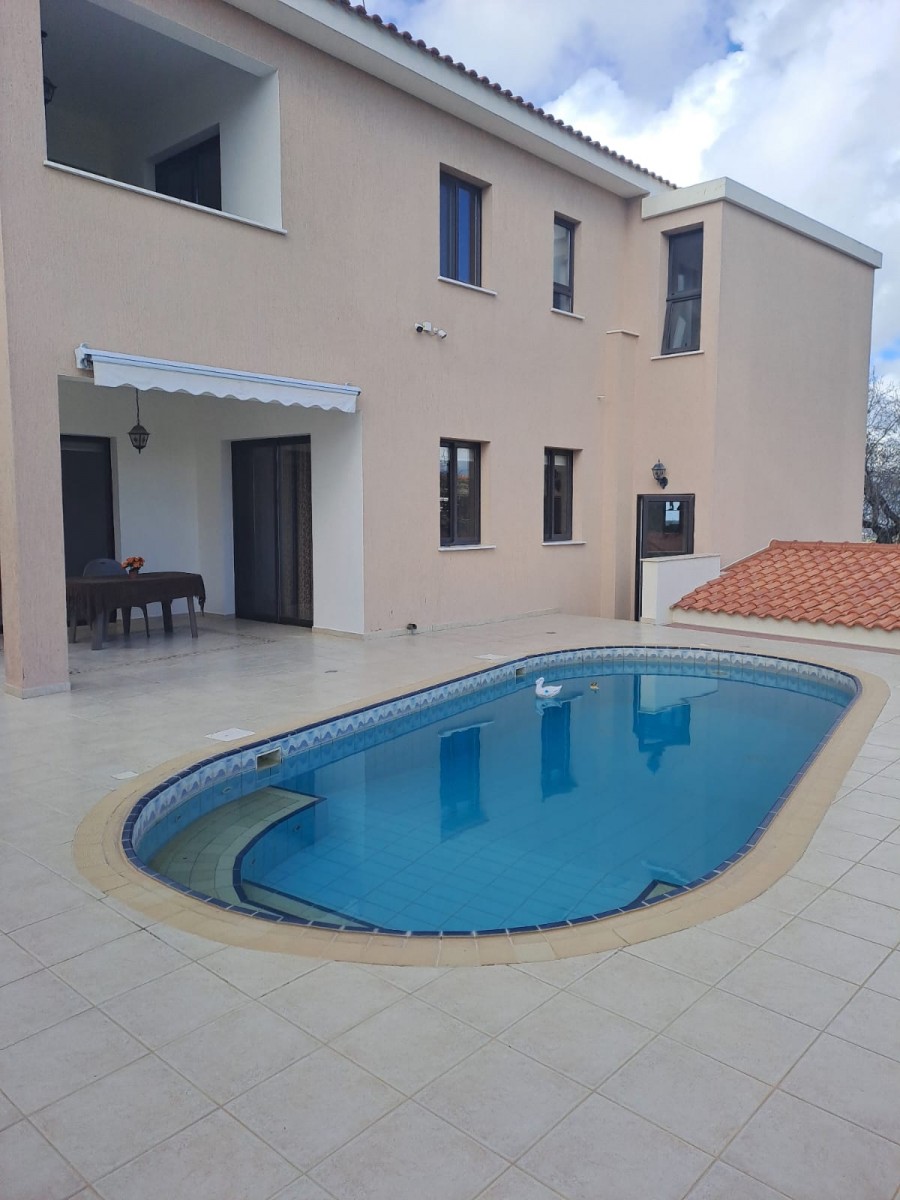 Detached Villa For Rent  in  Tsada