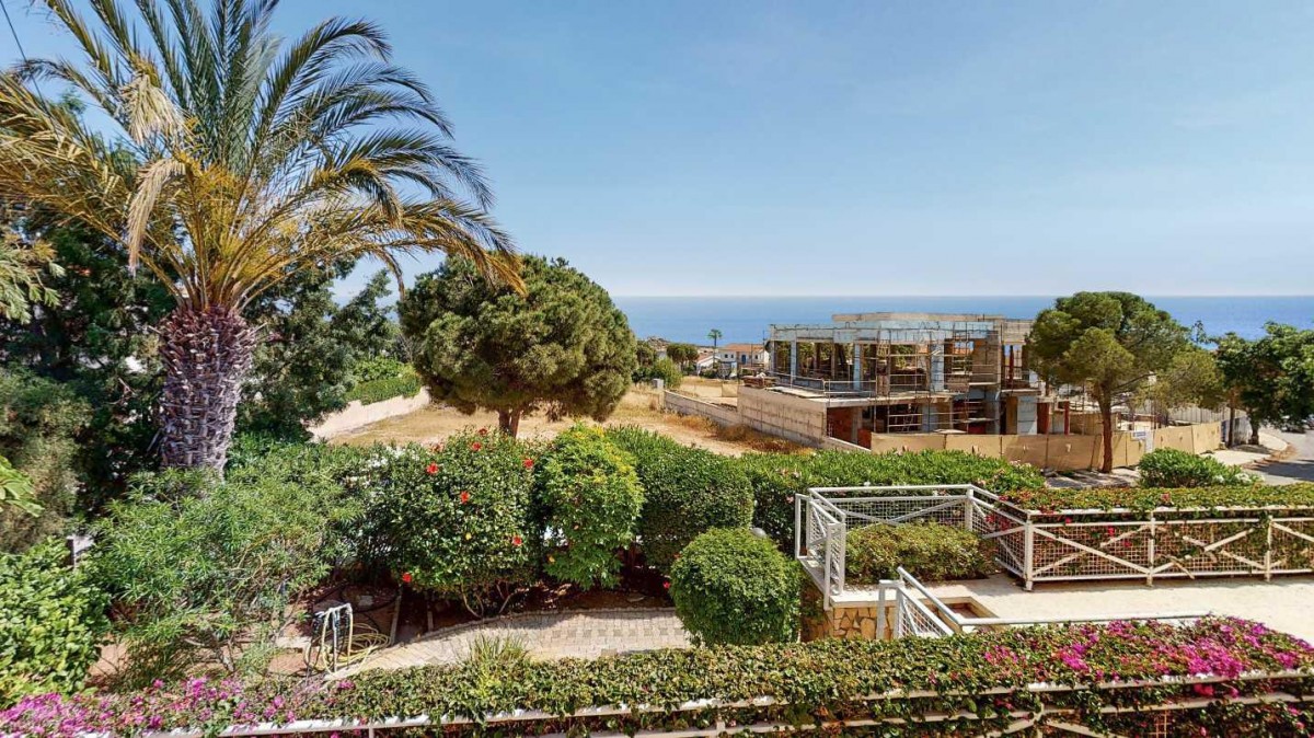 Villas / Houses in Coral Bay