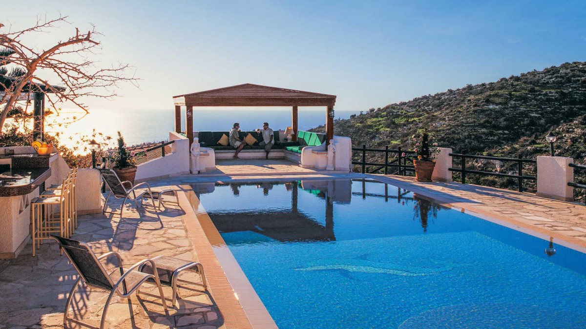 Villas / Houses in Tsada