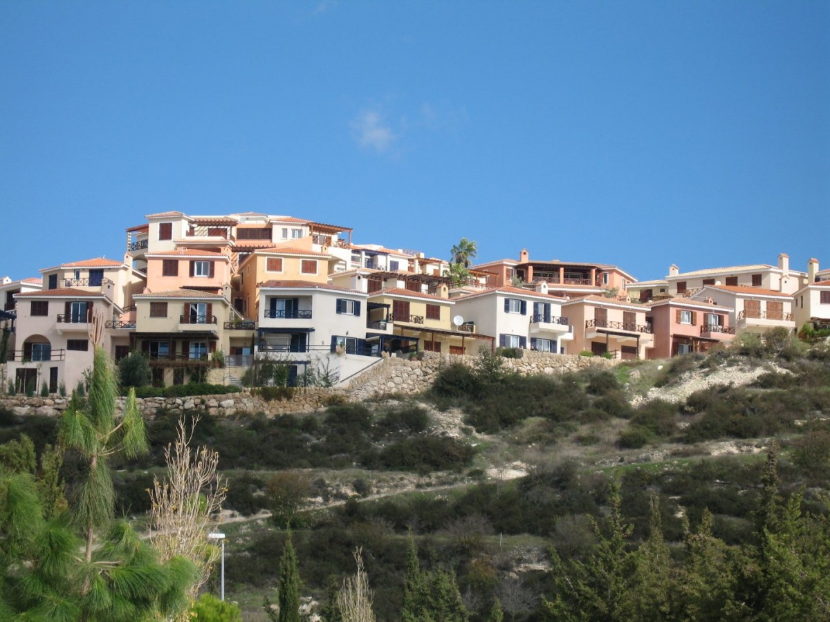 Villas / Houses in Tsada