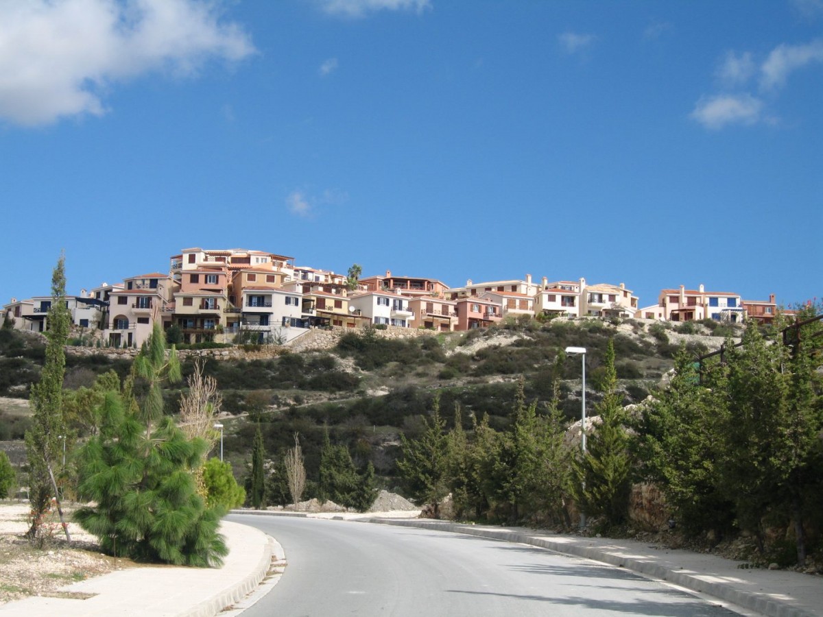 Villas / Houses in Tsada