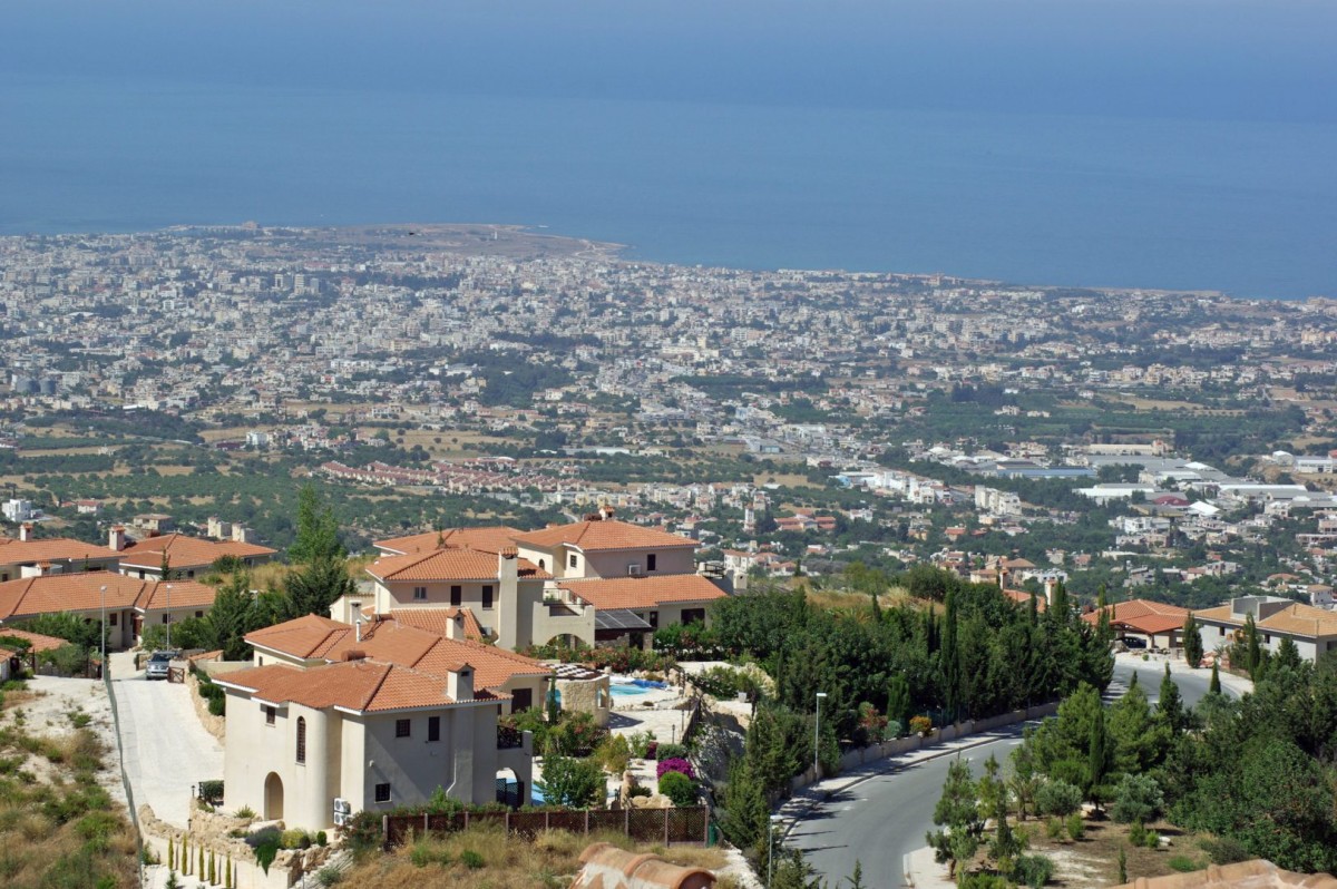 Villas / Houses in Tsada