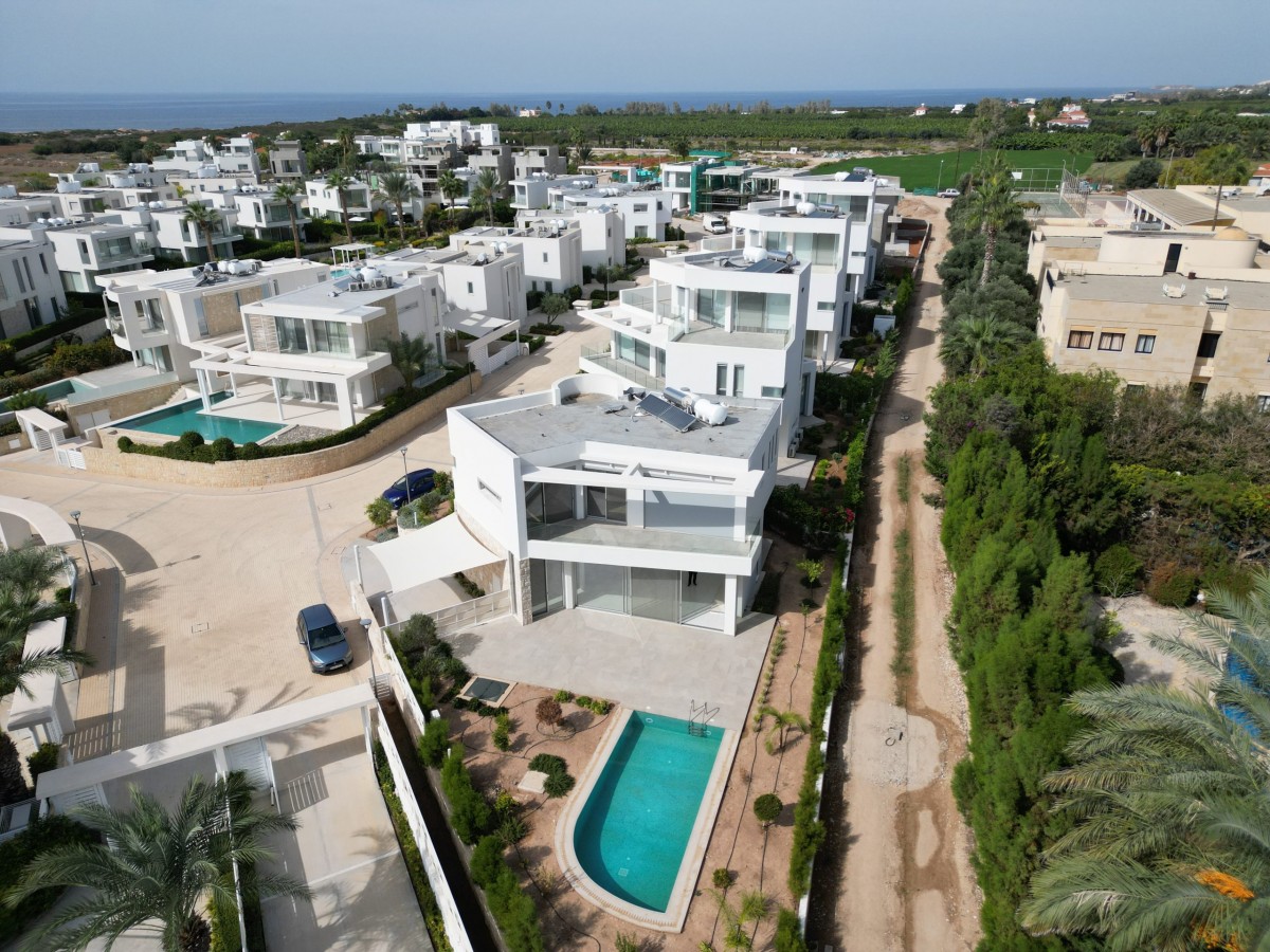 Villas / Houses in Coral Bay