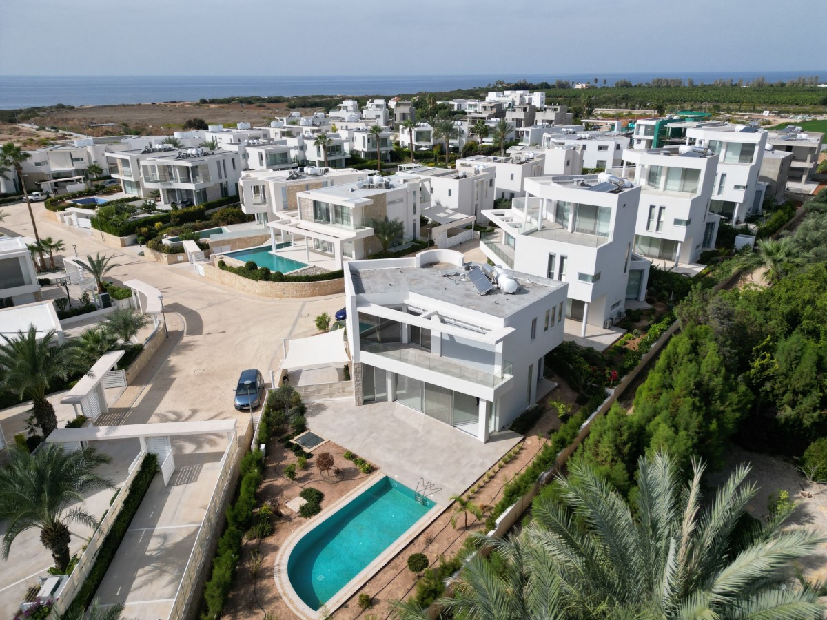 Villas / Houses in Coral Bay