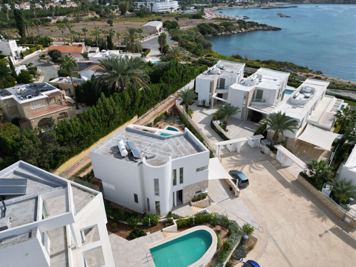 Villas / Houses in Coral Bay