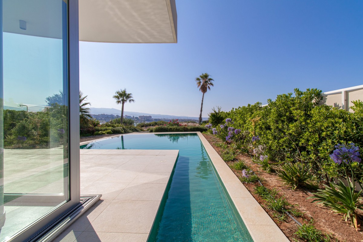 Villas / Houses in Coral Bay