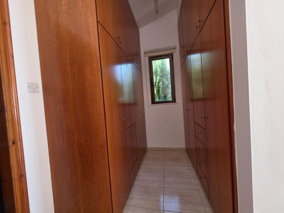 Detached Villa For Rent  in  Kissonerga