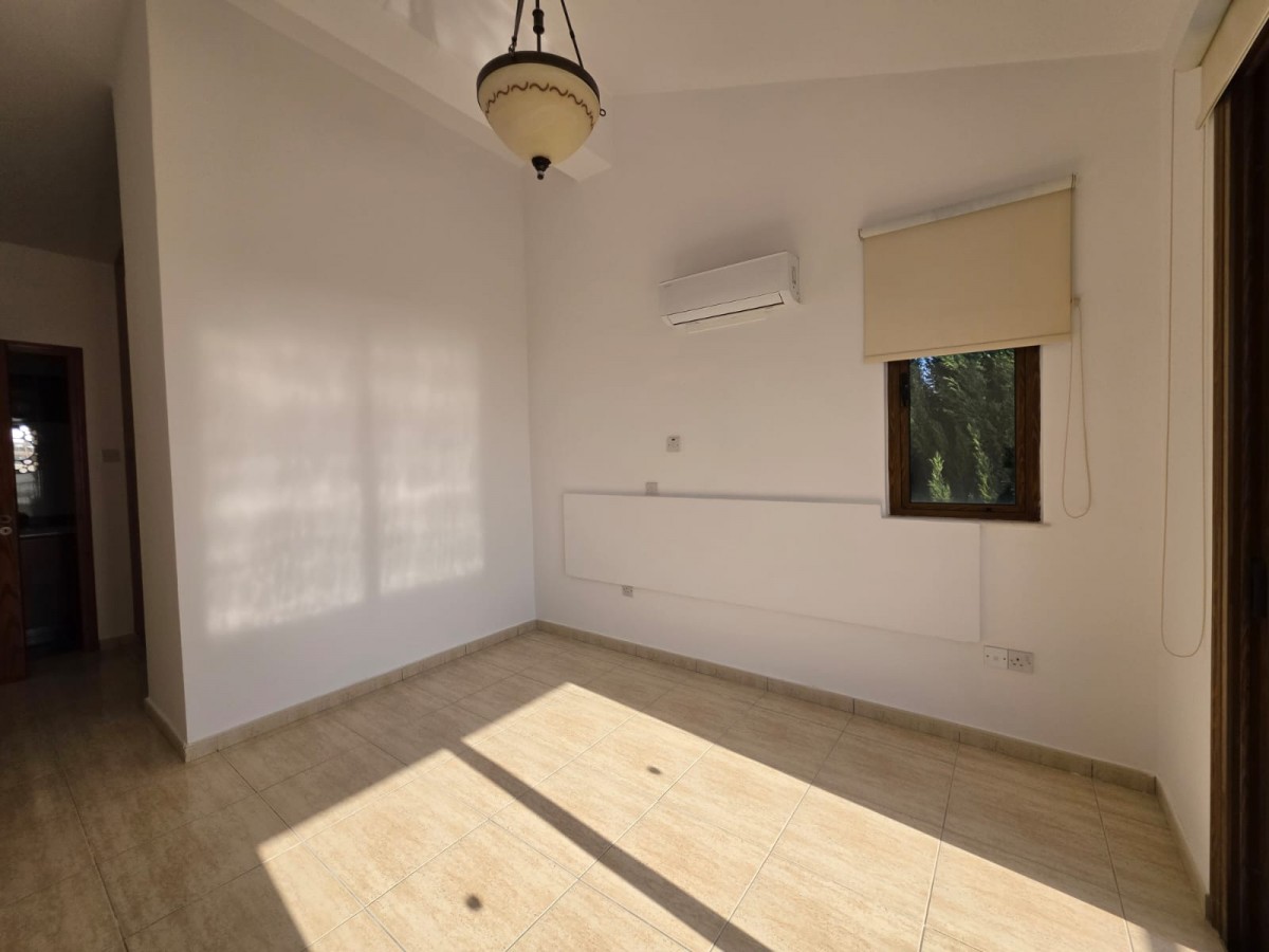 Detached Villa For Rent  in  Kissonerga