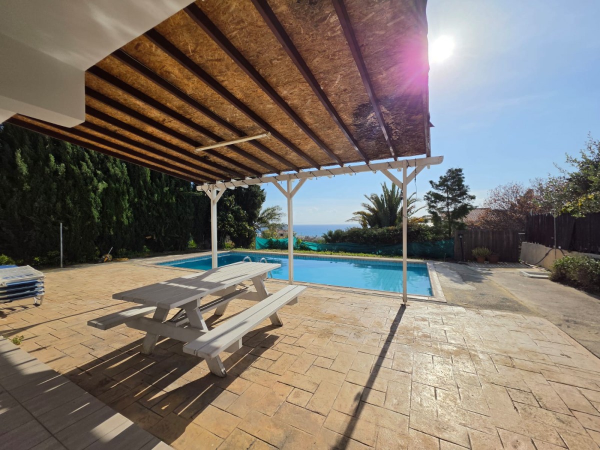 Detached Villa For Rent  in  Kissonerga