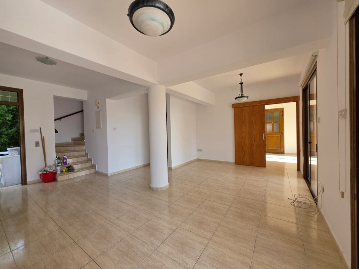 Detached Villa For Rent  in  Kissonerga