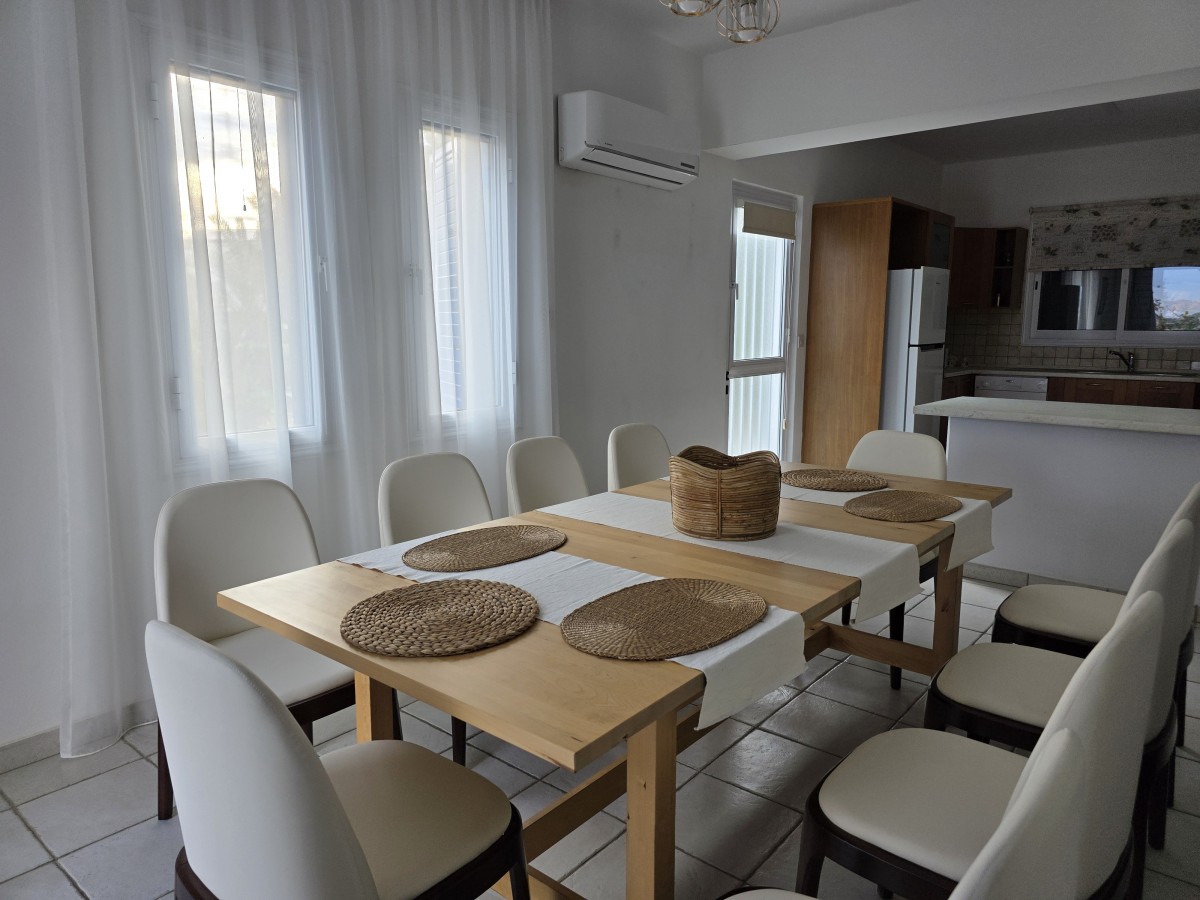 Detached Villa For Rent  in  Chlorakas