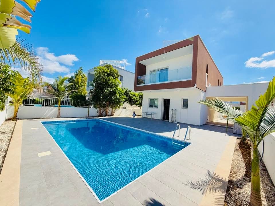 Detached Villa For Rent  in  Select Location